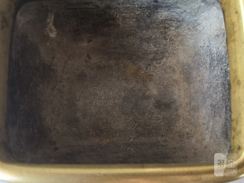 A gold-colored bronze censer on four legs with copper-inlaid Arabic inscription - 图12